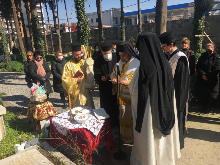 Η μνήμη των Αγίων Πολυκάρπου και Φωτεινής και το Ψυχοσάββατο στην Σμύρνη