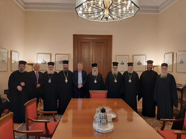 Συγκινητικές στιγμές στην τελετή διαβεβαίωσης του νέου Μητροπολίτη Ρεθύμνου Προδρόμου στην Προεδρία της Δημοκρατίας