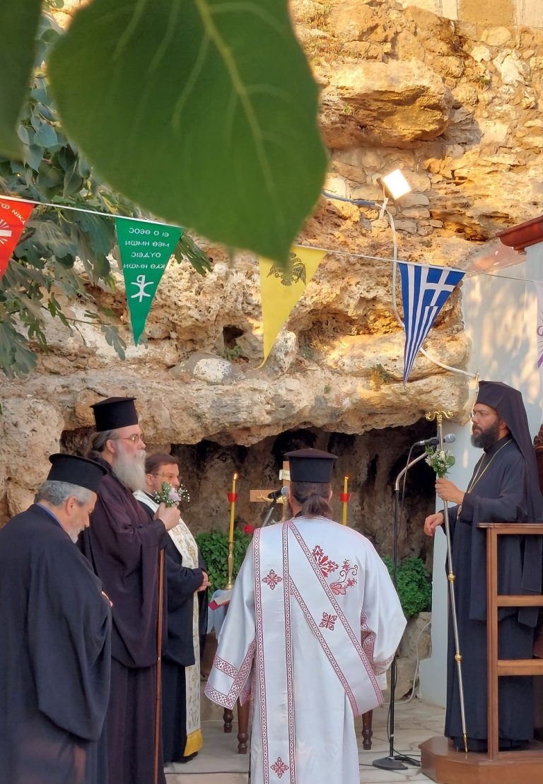 Διαβάζοντας το Συναξάρι της Αγίας Παρασκευής της Αθληφόρου