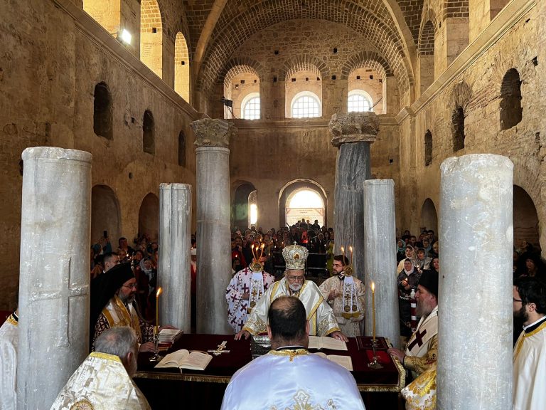 Τρισαρχιερατική Θεία Λειτουργία στον Άγιο Νικόλαο στα Μύρα