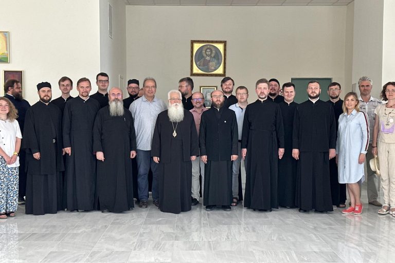 Εκπαιδευτικό πρόγραμμα της Ακαδημίας Θεολογικών Σπουδών Βόλου για Ουκρανούς