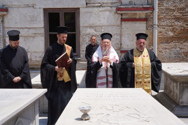 Το Πατριαρχικό Τρισάγιο στον Τάφο του αοιδίμου Πατριάρχου Αθηναγόρου