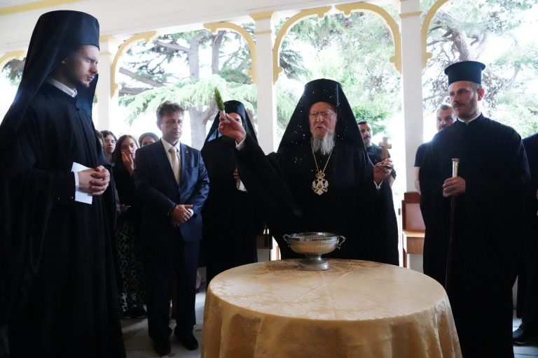 Οικουμενικός Πατριάρχης: “Οι κοινωνίες μας κρίνονται από το πώς βλέπουν την παιδική ηλικία”