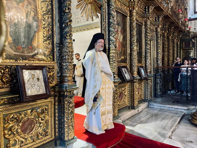Θεία Λειτουργία στο Φανάρι ιερουργούντος του Μ. Πρωτοσυγκέλλου Θεοδώρου