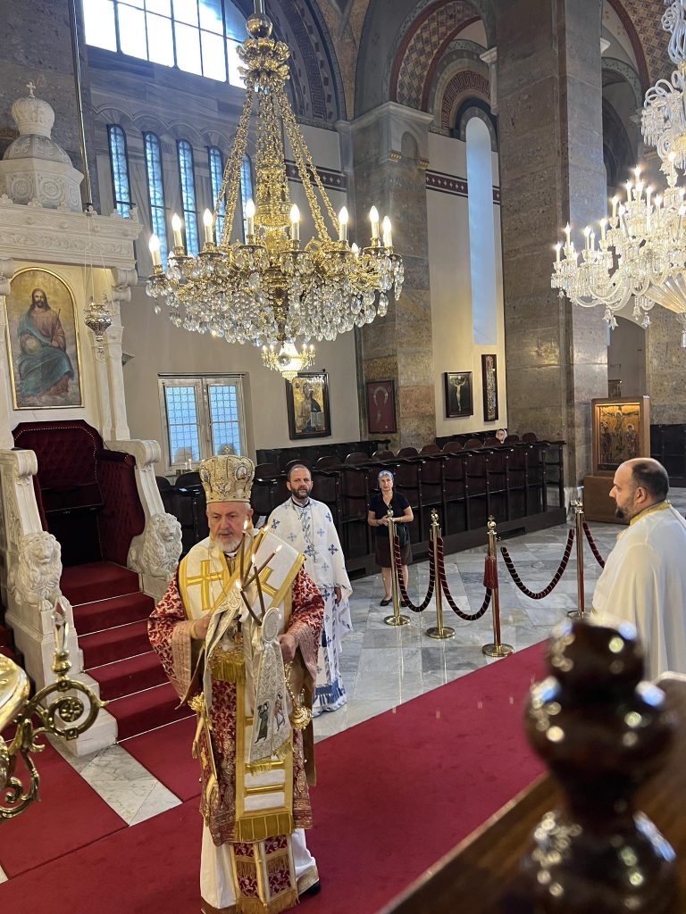 Ο Γέρων Χαλκηδόνος Εμμανουήλ στον Καθεδρικό Ναό της Αγίας Τριάδος
