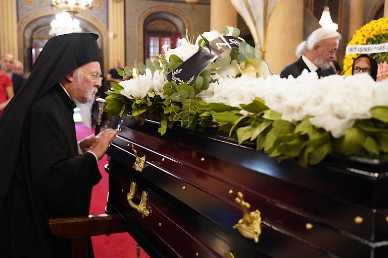 Ο Παναγιώτατος στην εξόδιο ακολουθία της αειμνήστου Ελένης Σαριγιαννοπούλου