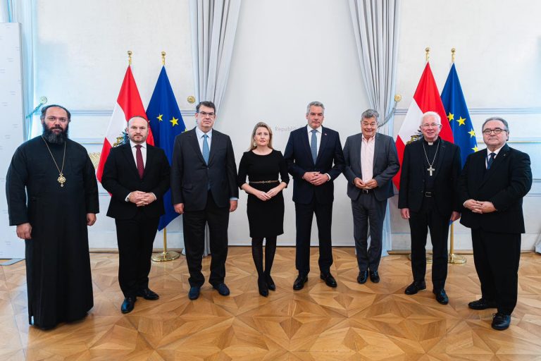 Ο Αυστρίας Αρσένιος σε διαθρησκειακή συνάντηση για την ειρήνη