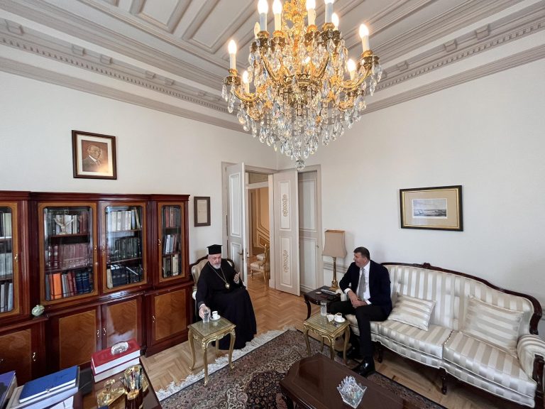 Ο Δήμαρχος Χαλκηδόνος στον Γέροντα Χαλκηδόνος Εμμανουήλ
