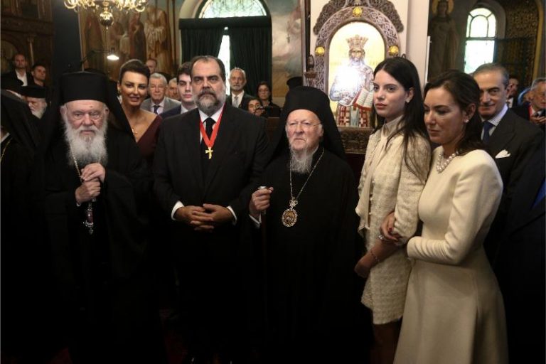 Χειροθεσία του Νικολάου Πατέρα σε Άρχοντα της Μ.τ.Χ.Ε. από τον Οικουμενικό Πατριάρχη