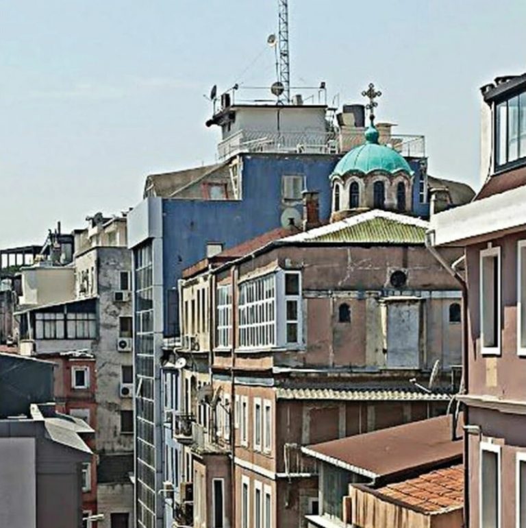 Πάνω στους τρούλους του Γαλατά